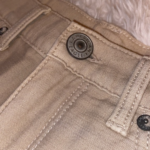 American Eagle cream beige tan distressed shorts subtle stripe detail design - Picture 5 of 7